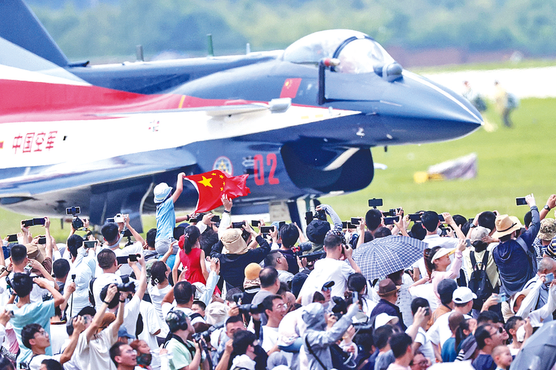 操大胖女人逼免费的长春航空展迎来首个公众日